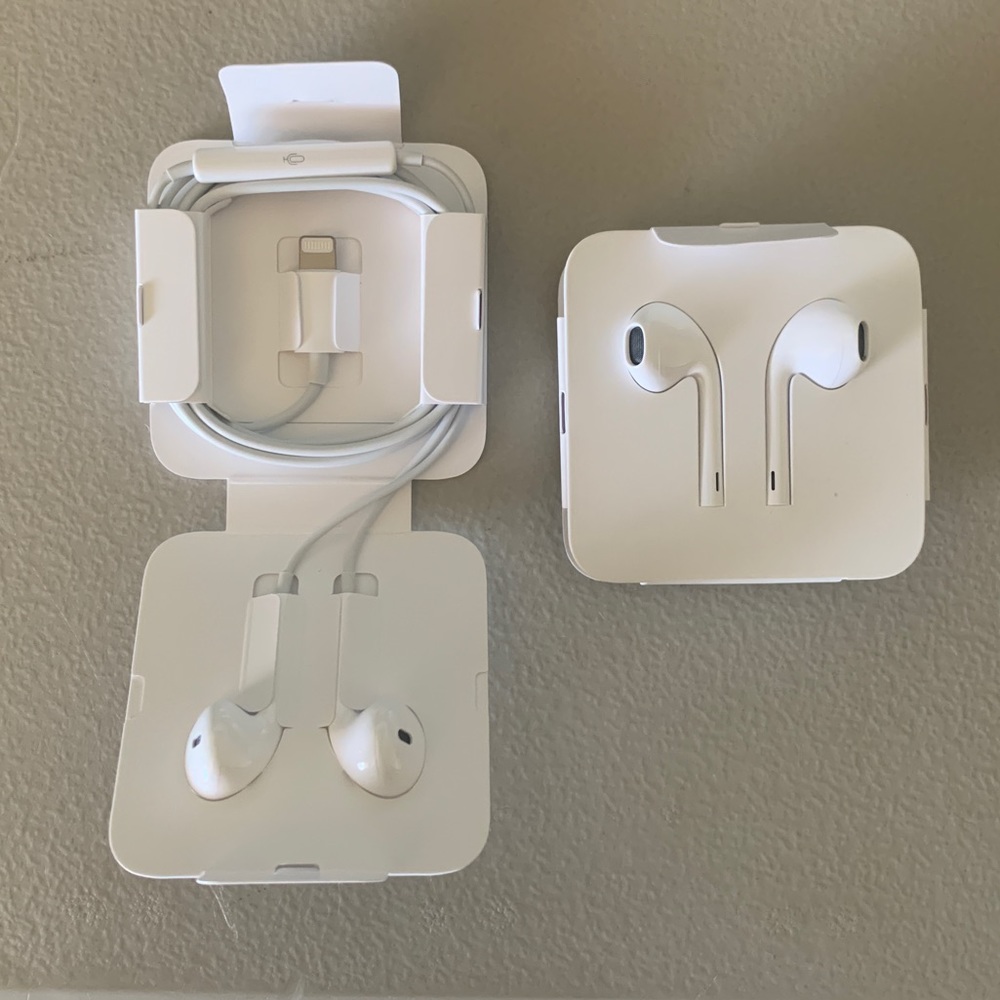 iPhone WIRED earbuds